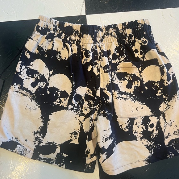 PLEASURES - Picture 5 of 5